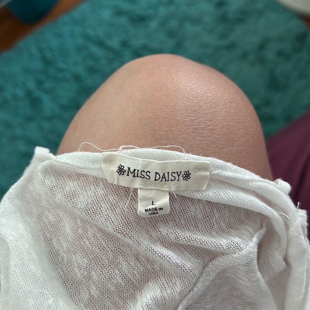 Miss Daisy Women’s Top, Size Large - Picture 2 of 2